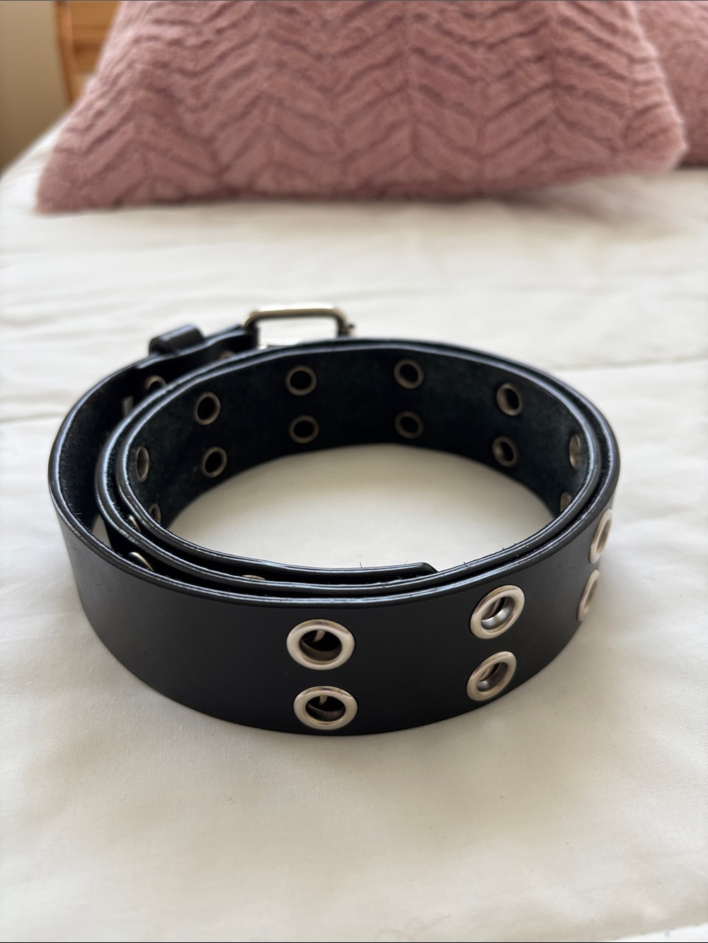 Black Double-Grommet Belt - Sleek Urban Style